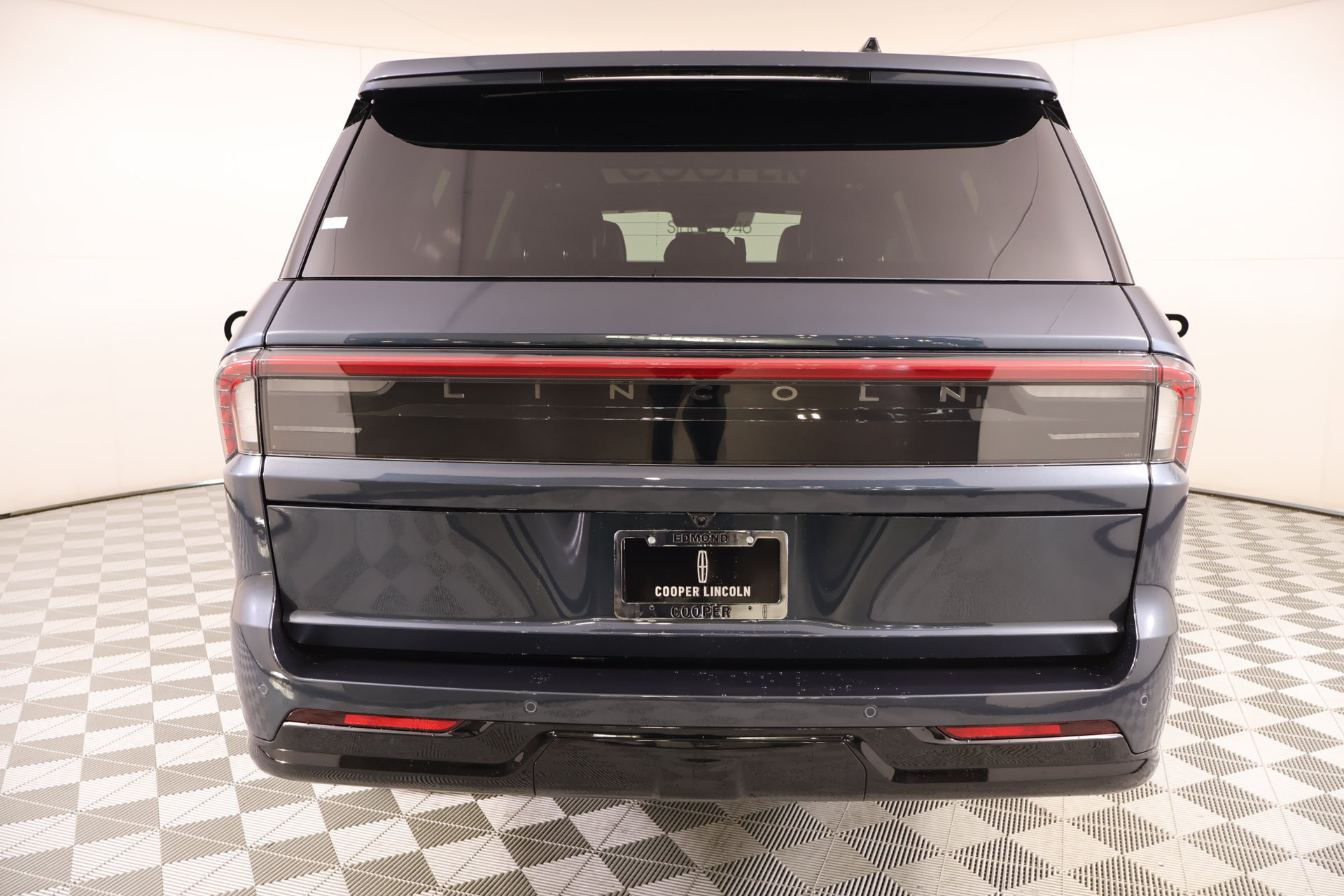 New 2026 Lincoln Navigator L Reserve w/ Jet Appearance Package AWD/4WD image 24