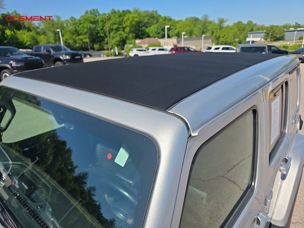 Used 2022 Jeep Wrangler Unlimited Sahara AWD/4WD image 4
