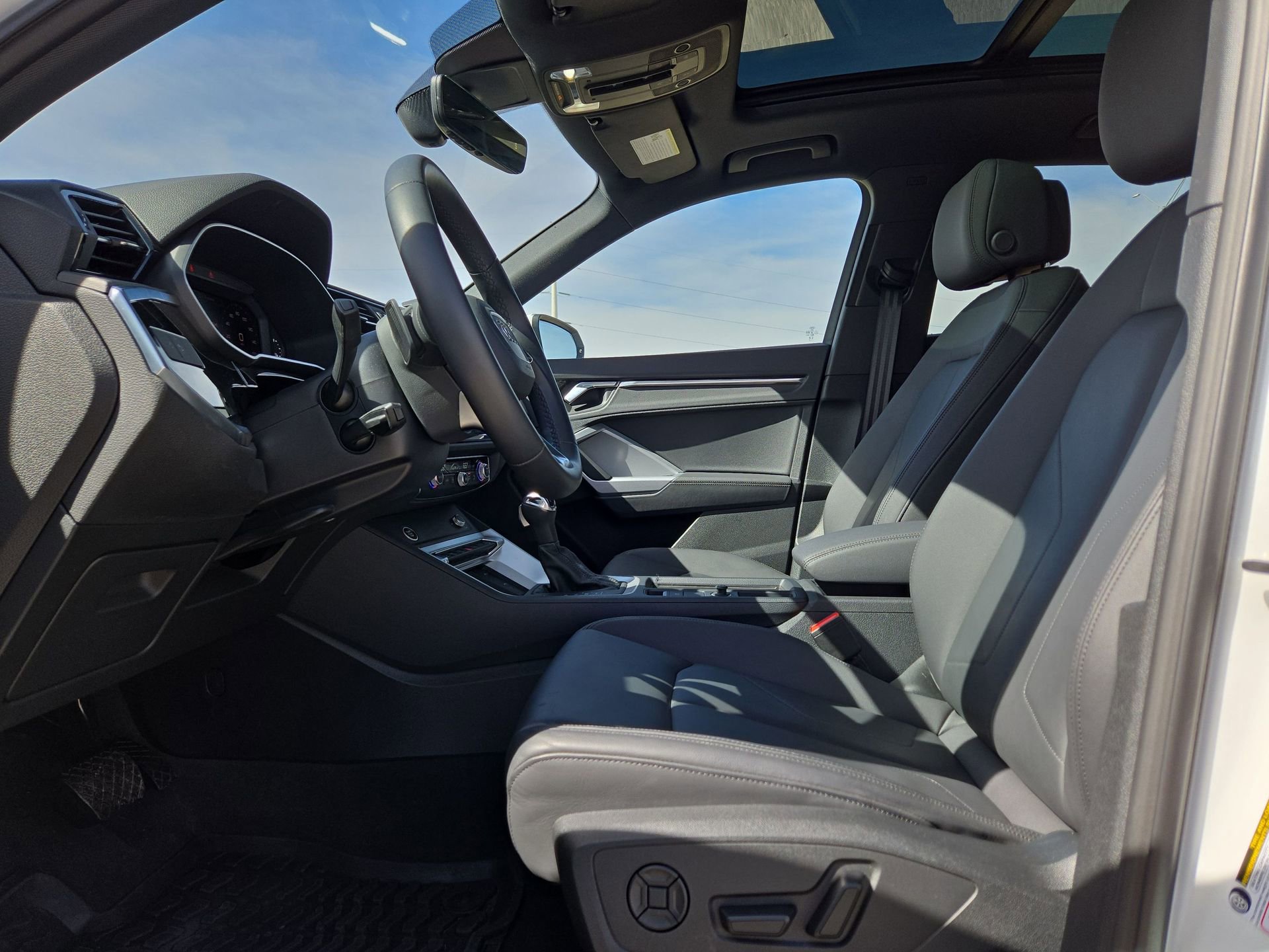 Certified 2025 Audi Q3 2.0T Premium w/ Convenience Package image 16