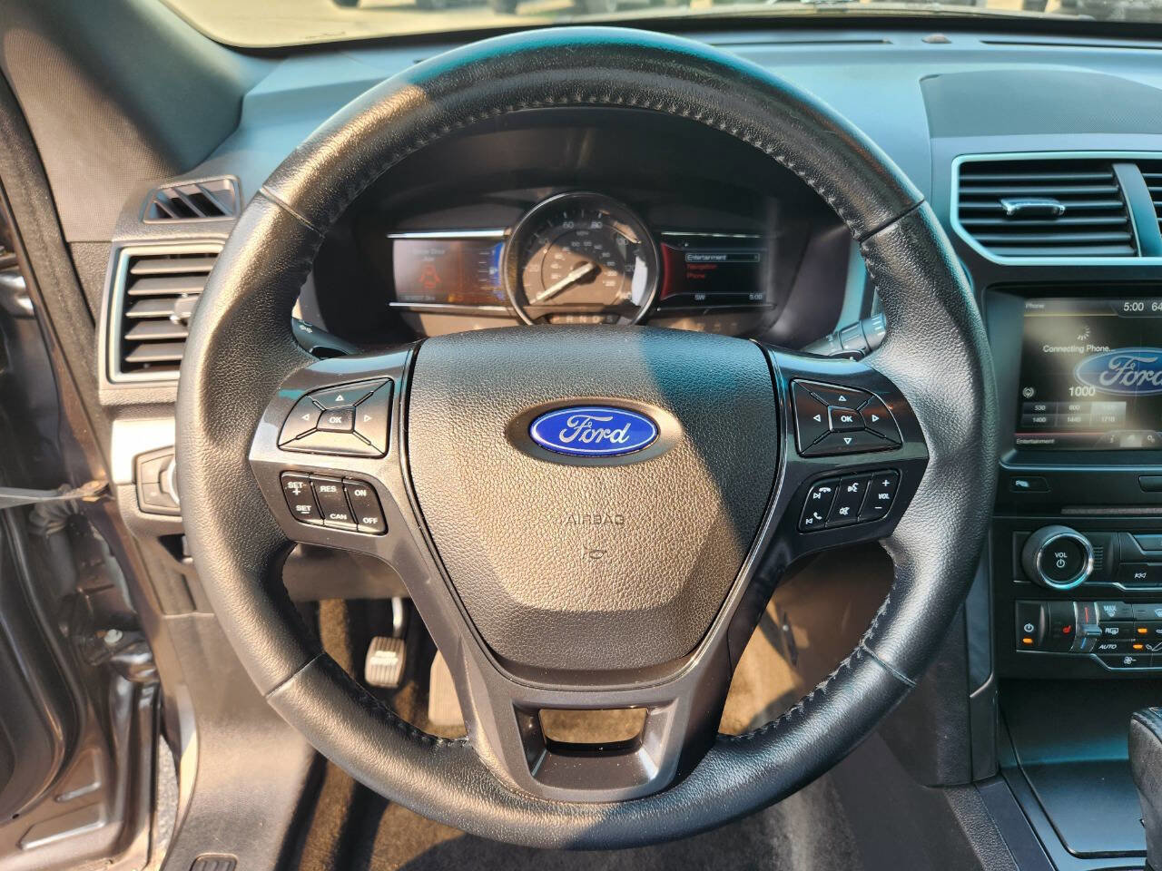 Used 2016 Ford Explorer XLT w/ Equipment Group 202A image 25
