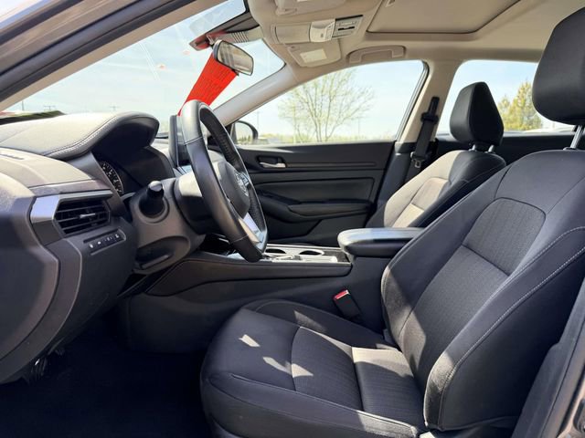 Used 2024 Nissan Altima 2.5 SV w/ SV Premium Package image 18