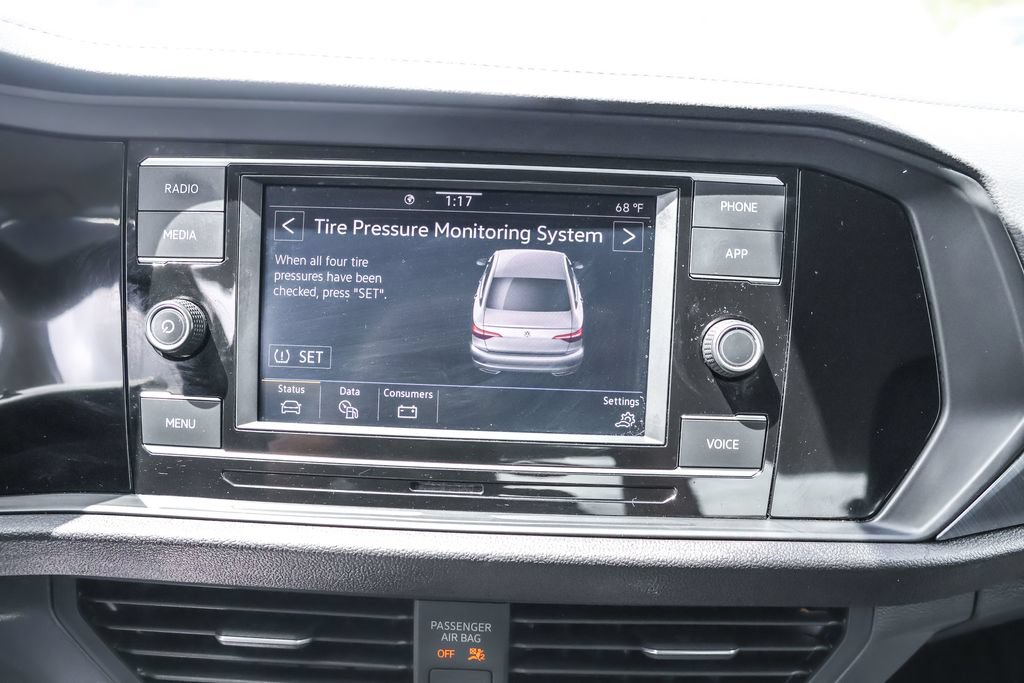 Certified 2023 Volkswagen Jetta SE FWD image 17