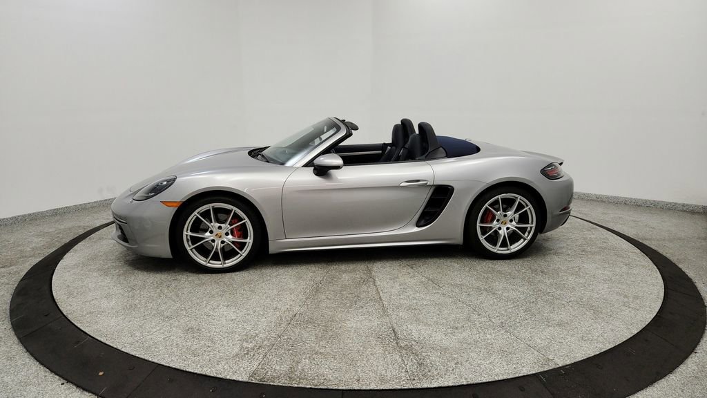 Used 2017 Porsche 718 Boxster S RWD image 2