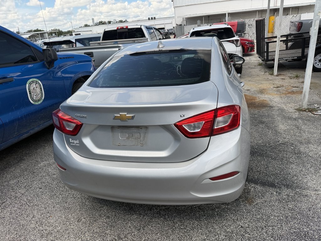 Used 2017 Chevrolet Cruze LT w/ Convenience Package FWD image 5