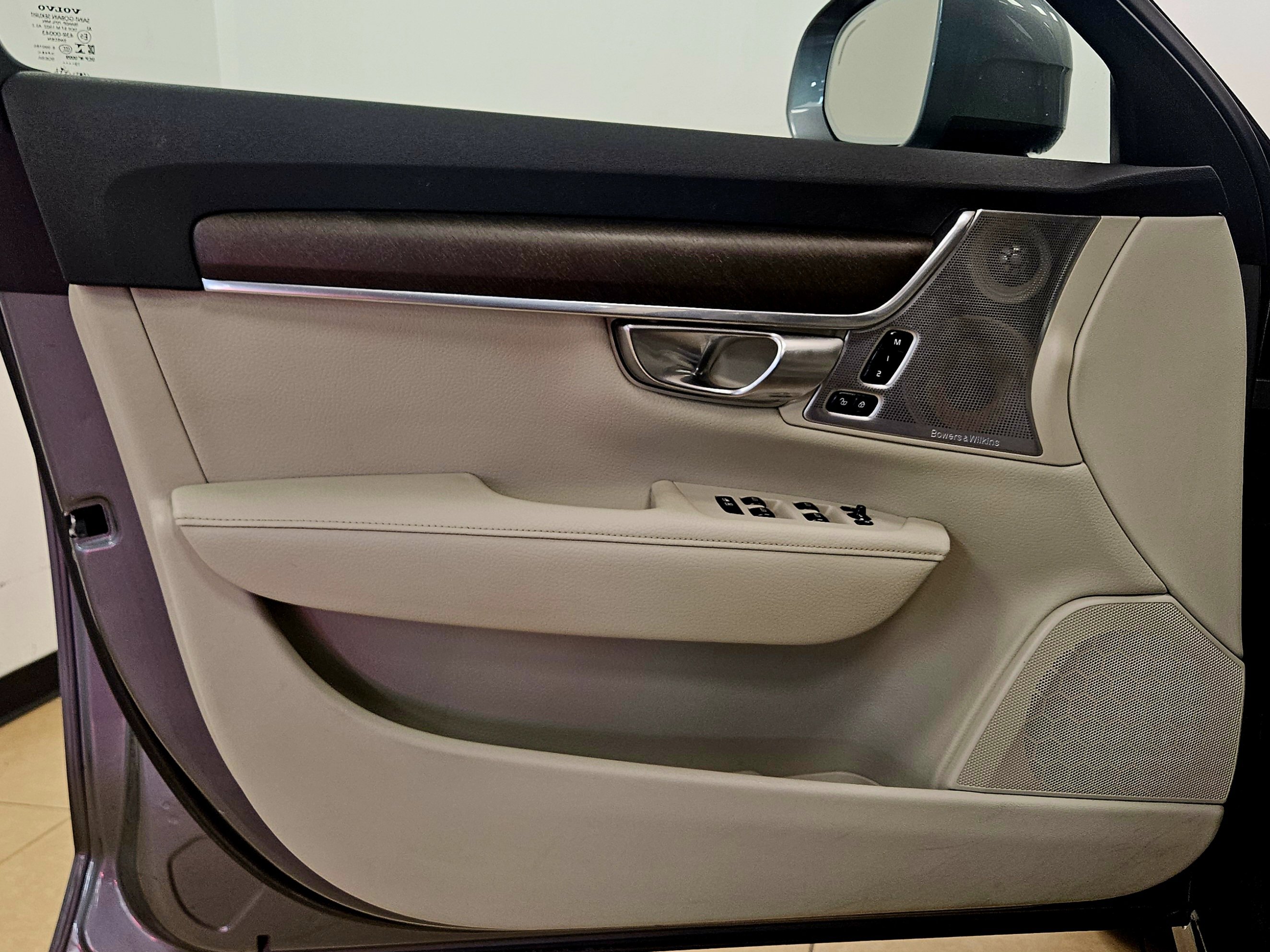 Used 2020 Volvo V90 T6 Cross Country image 12