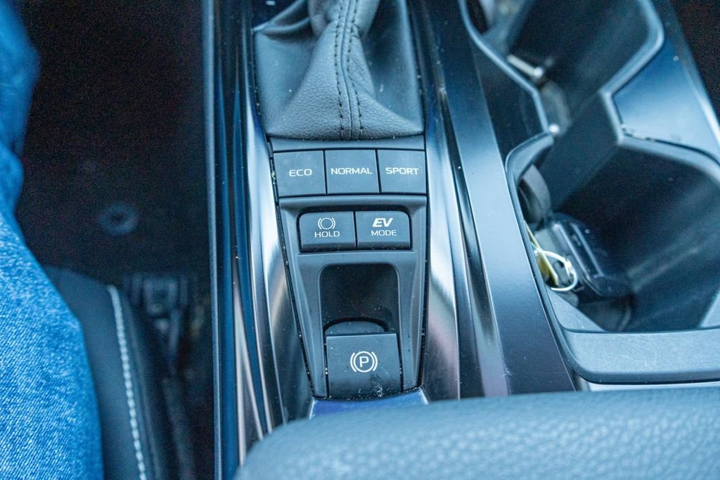 Used 2025 Toyota Camry SE w/ Convenience Package image 29