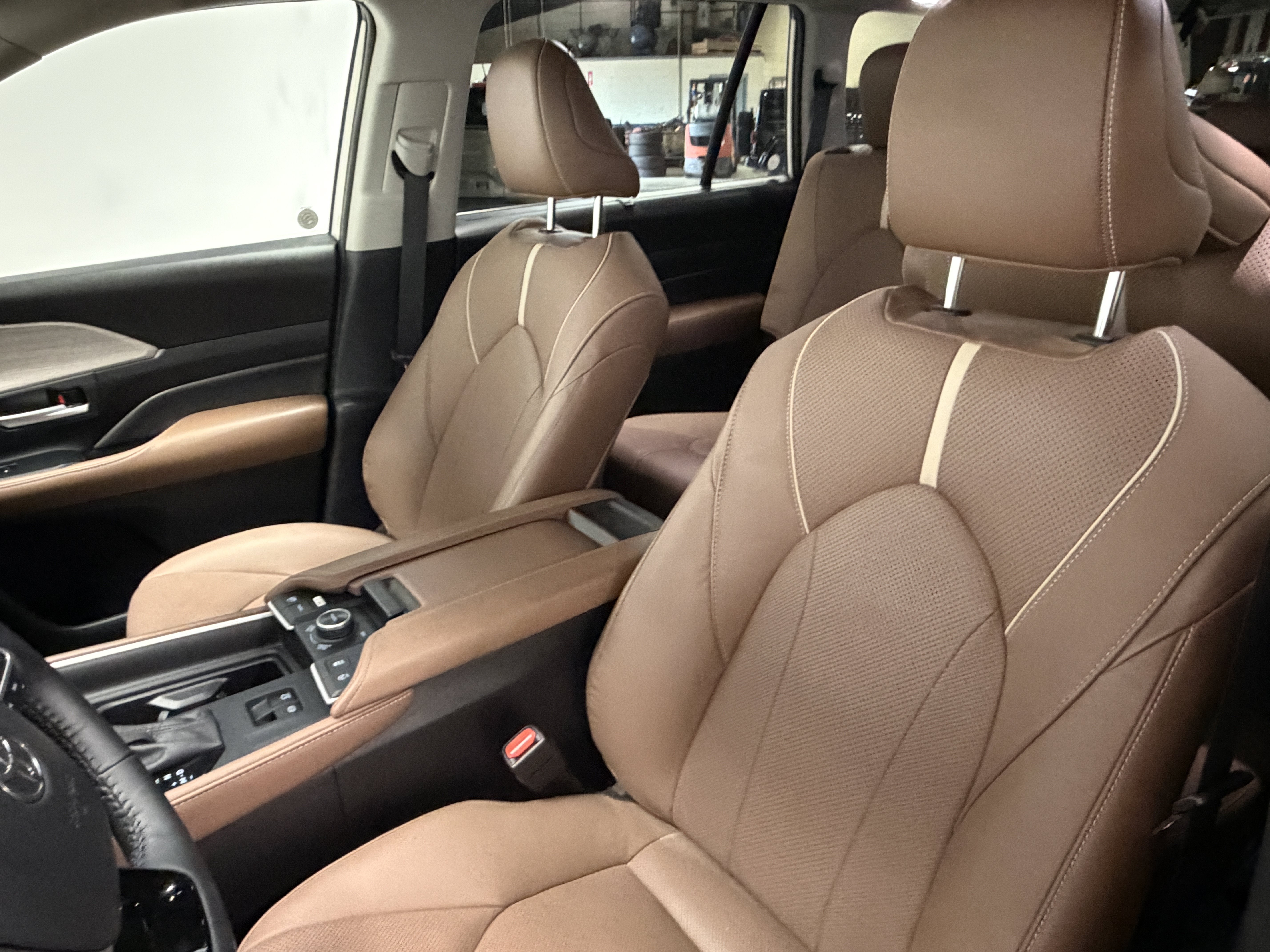 Used 2024 Toyota Grand Highlander AWD image 19