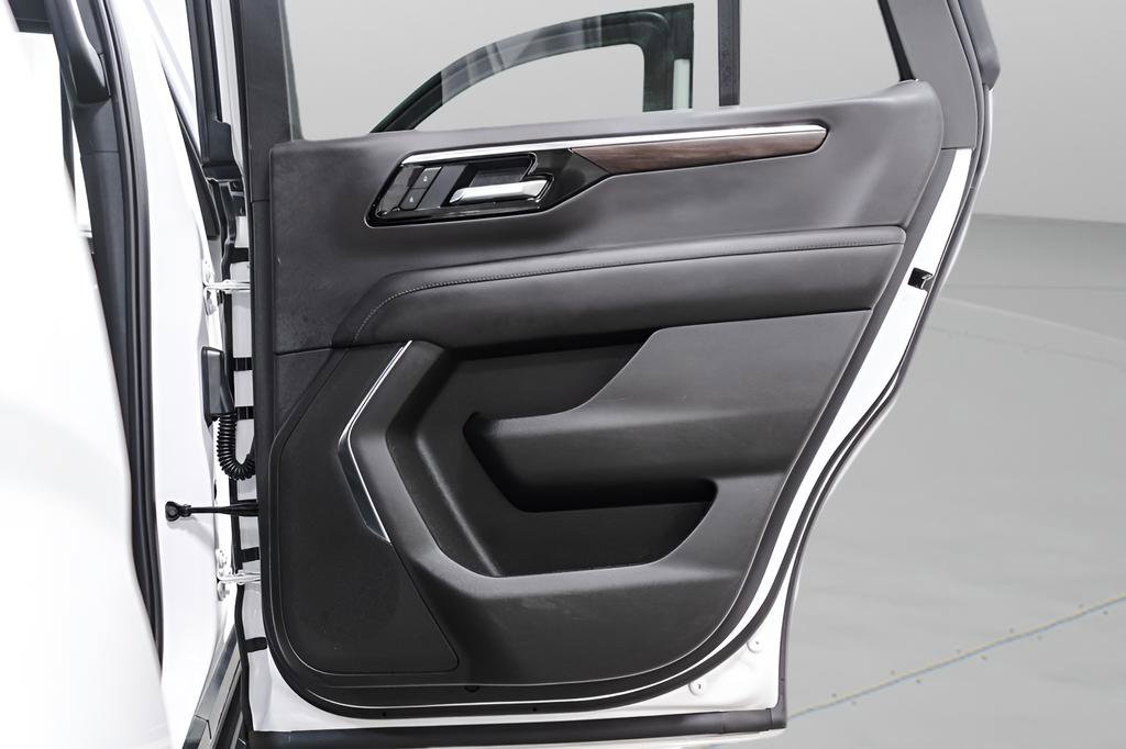 Used 2025 Chevrolet Tahoe LT image 36