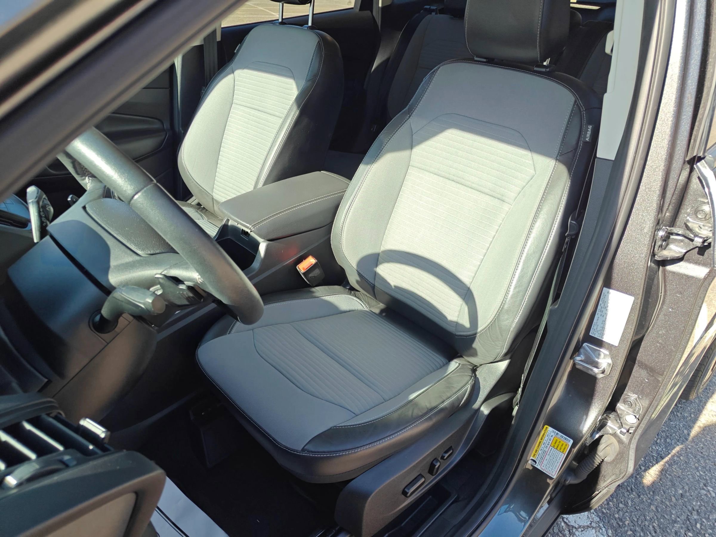 Used 2018 Ford Escape SE w/ SE Sport Appearance Package image 5