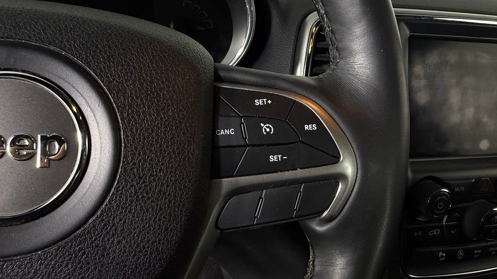 Used 2018 Jeep Grand Cherokee Altitude AWD/4WD image 19