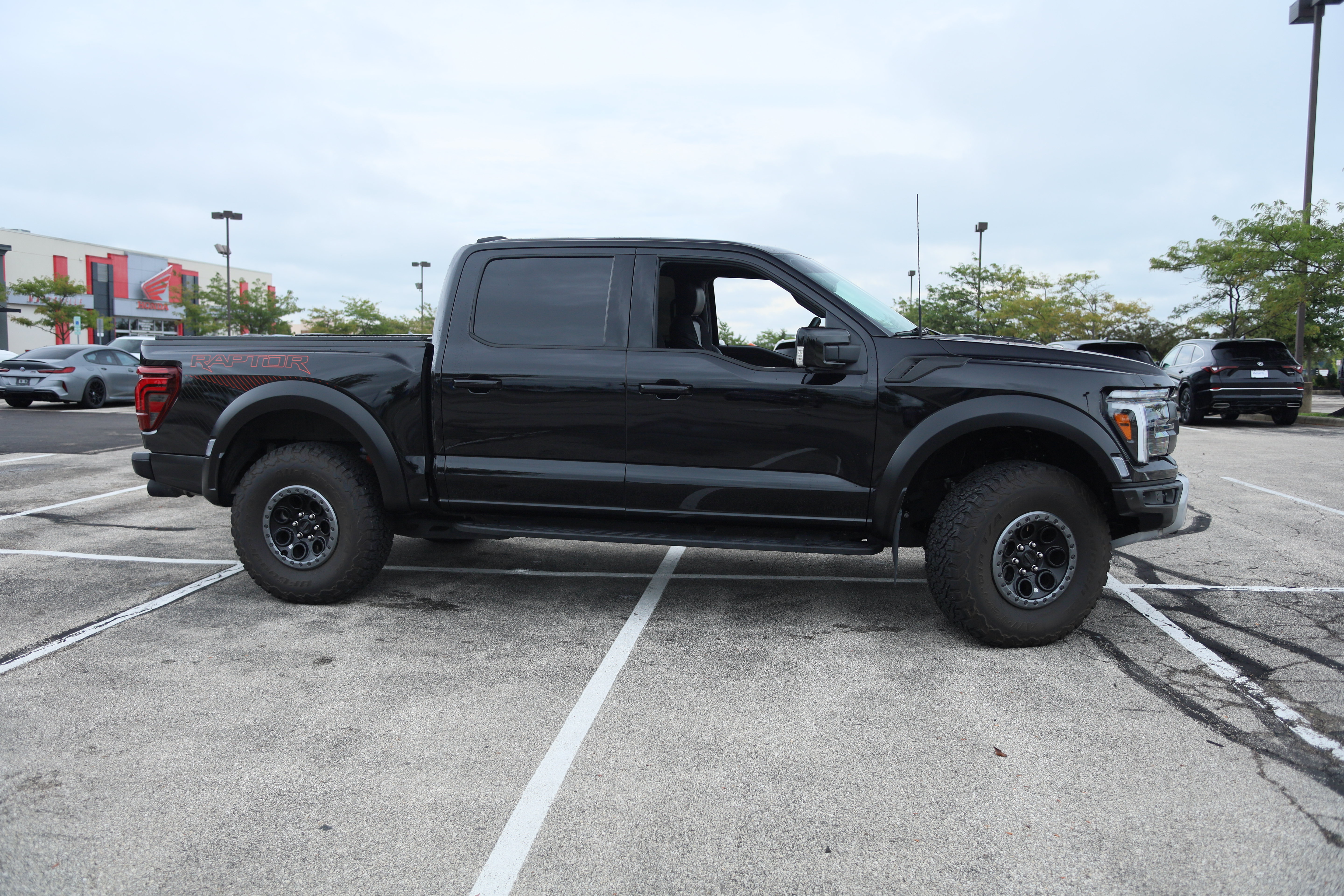 Used 2025 Ford F150 Raptor AWD/4WD image 8