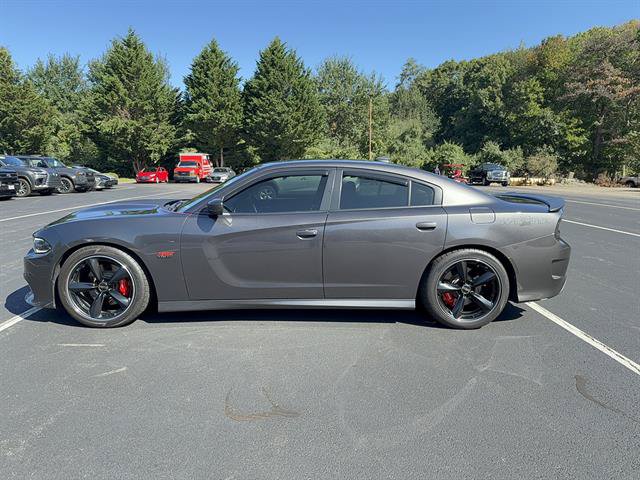 Used 2016 Dodge Charger R/T Scat Pack w/ Technology Group RWD image 2