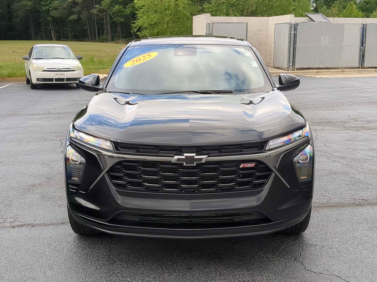 Used 2025 Chevrolet Trax RS w/ Sunroof Package FWD image 3