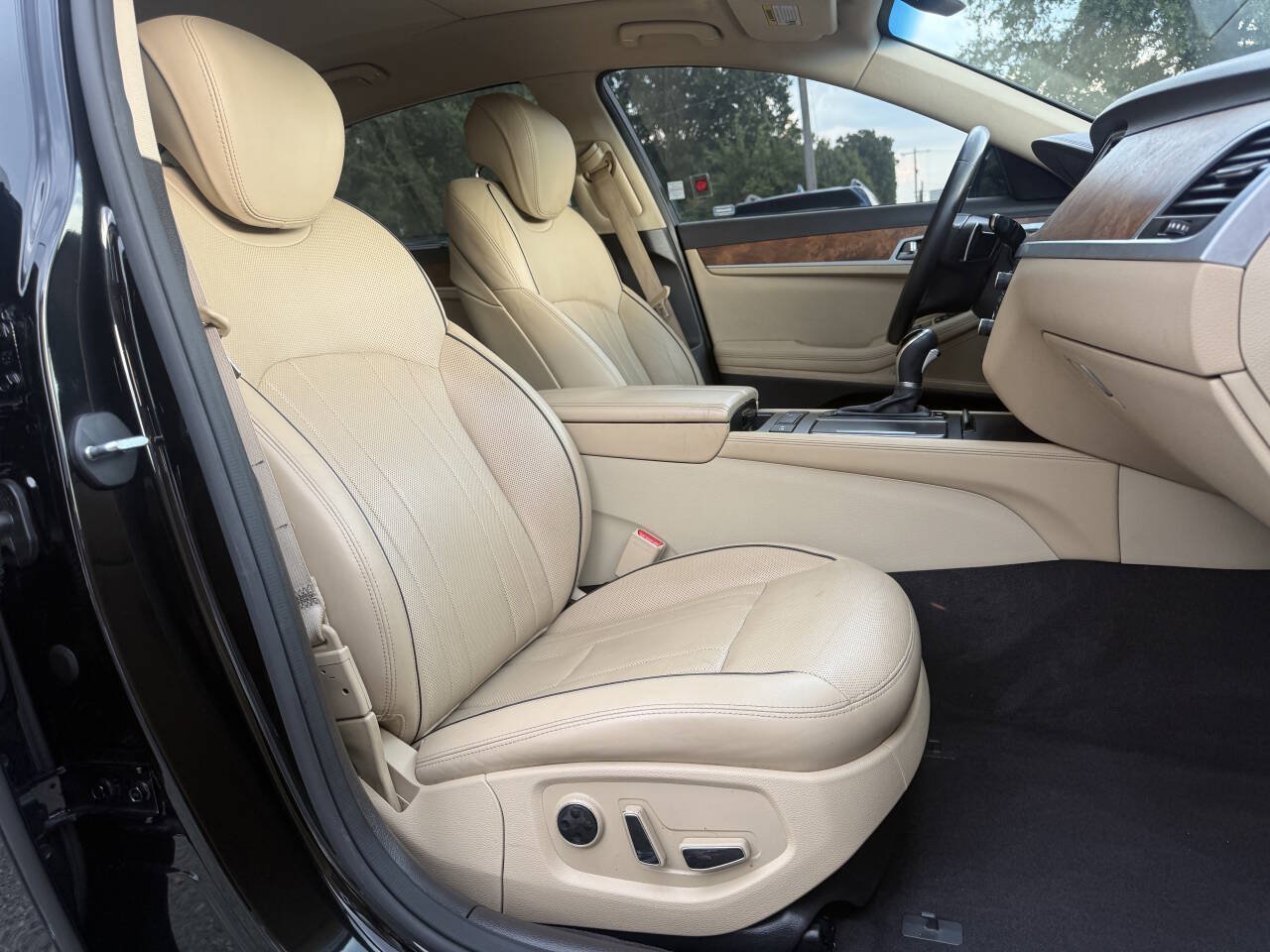 Used 2015 Hyundai Genesis 5.0 RWD image 14