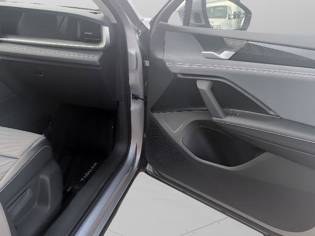 New 2025 Volkswagen Tiguan SE image 23