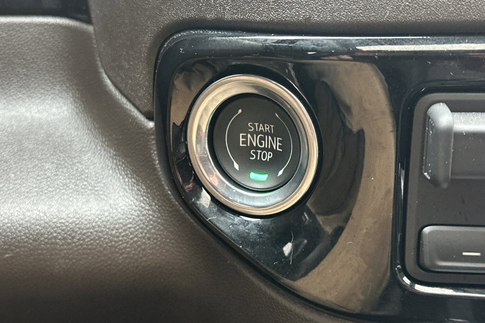 Used 2025 GMC Sierra 1500 SLT w/ SLT Premium Plus Package image 34