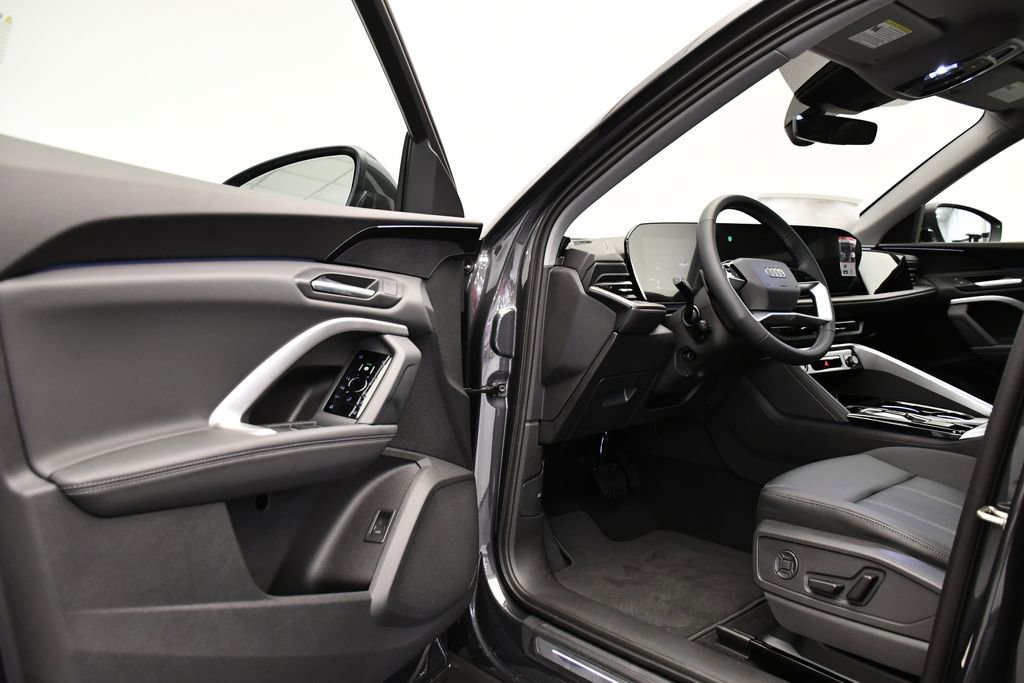 Used 2025 Audi Q5 Premium w/ Convenience Package image 35