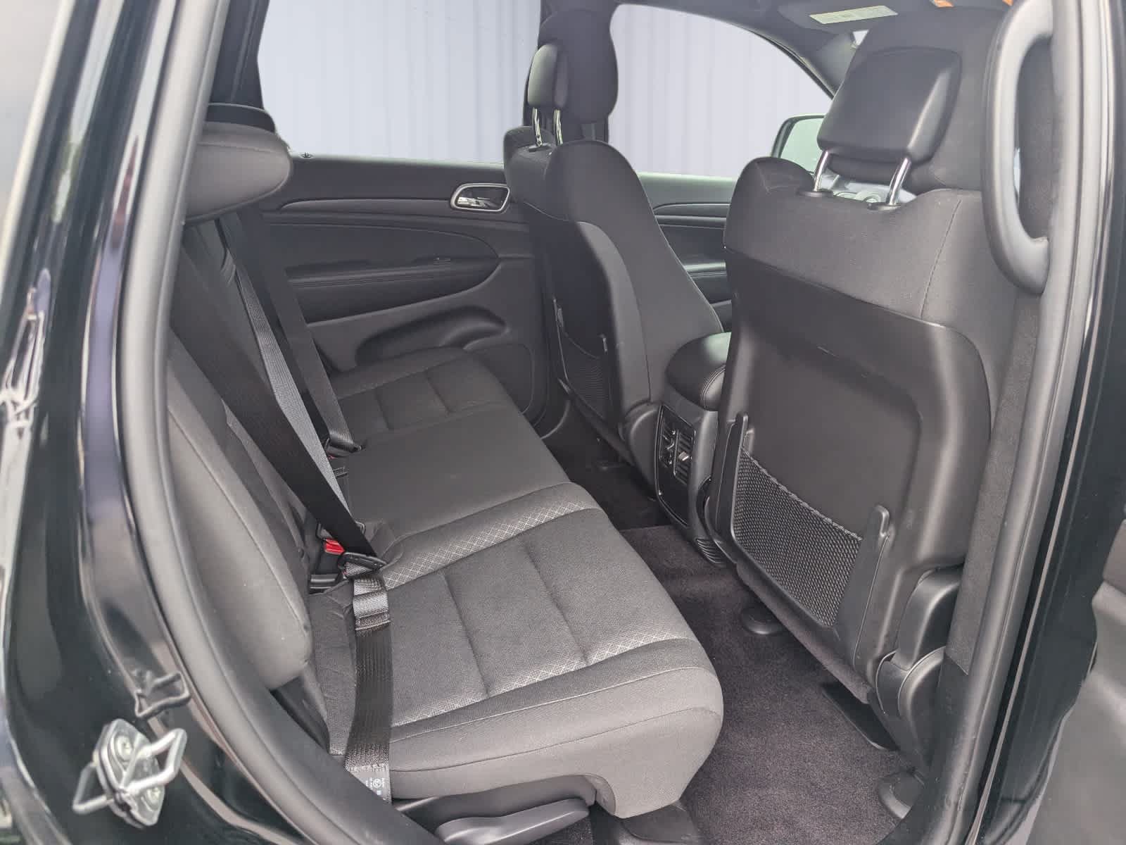 Used 2018 Jeep Grand Cherokee Laredo AWD/4WD image 11