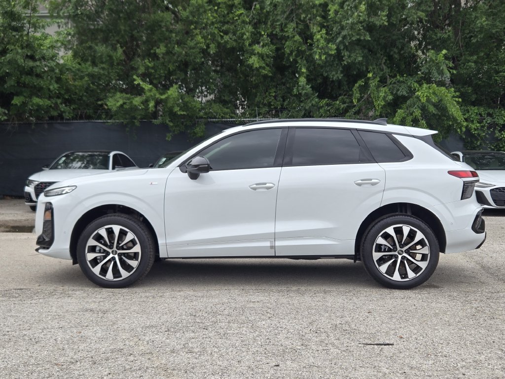 Used 2026 Audi Q3 quattro 2.0T w/ Driver Assistance Package AWD/4WD image 7