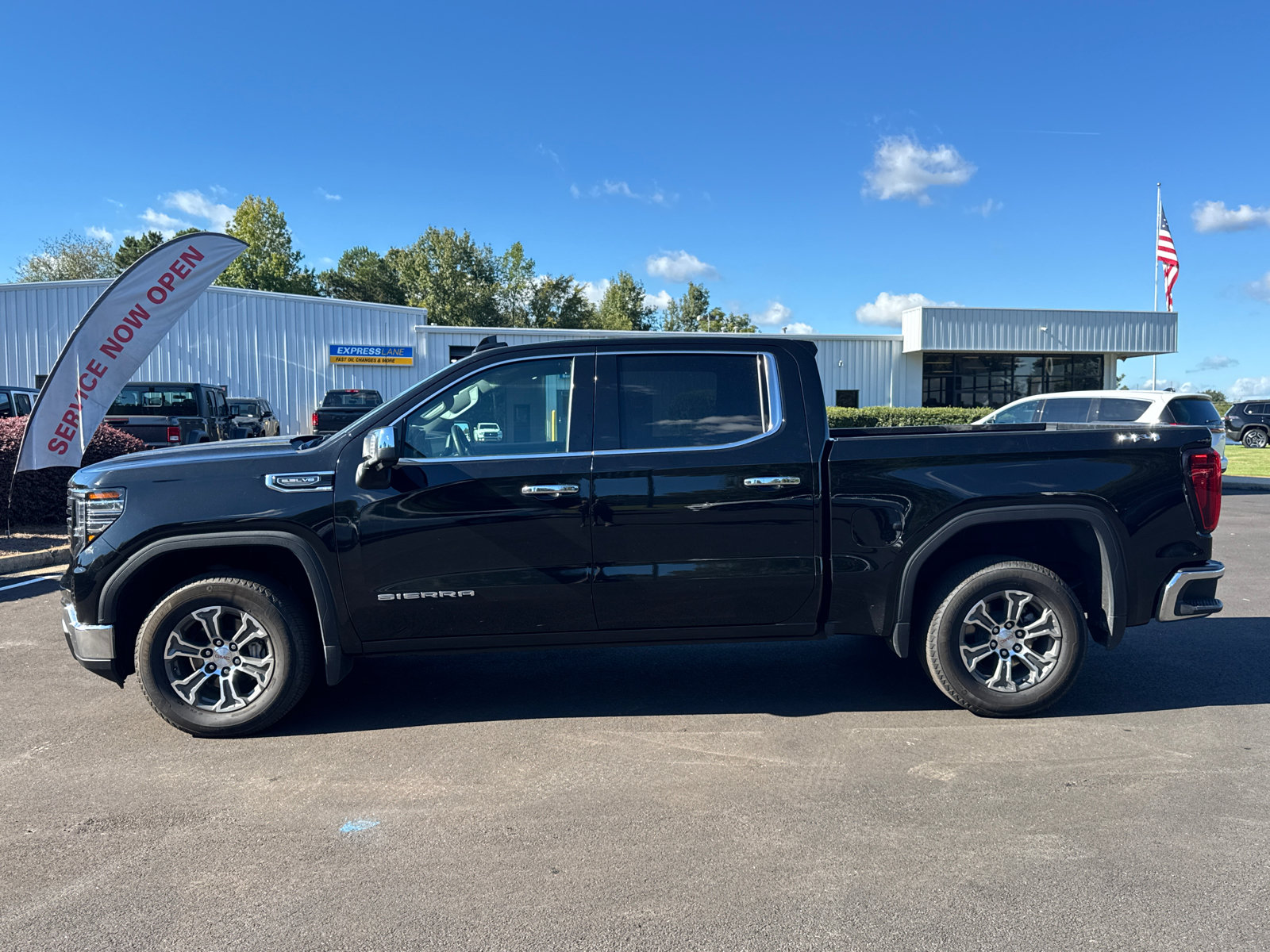 Used 2025 GMC Sierra 1500 SLT AWD/4WD image 4