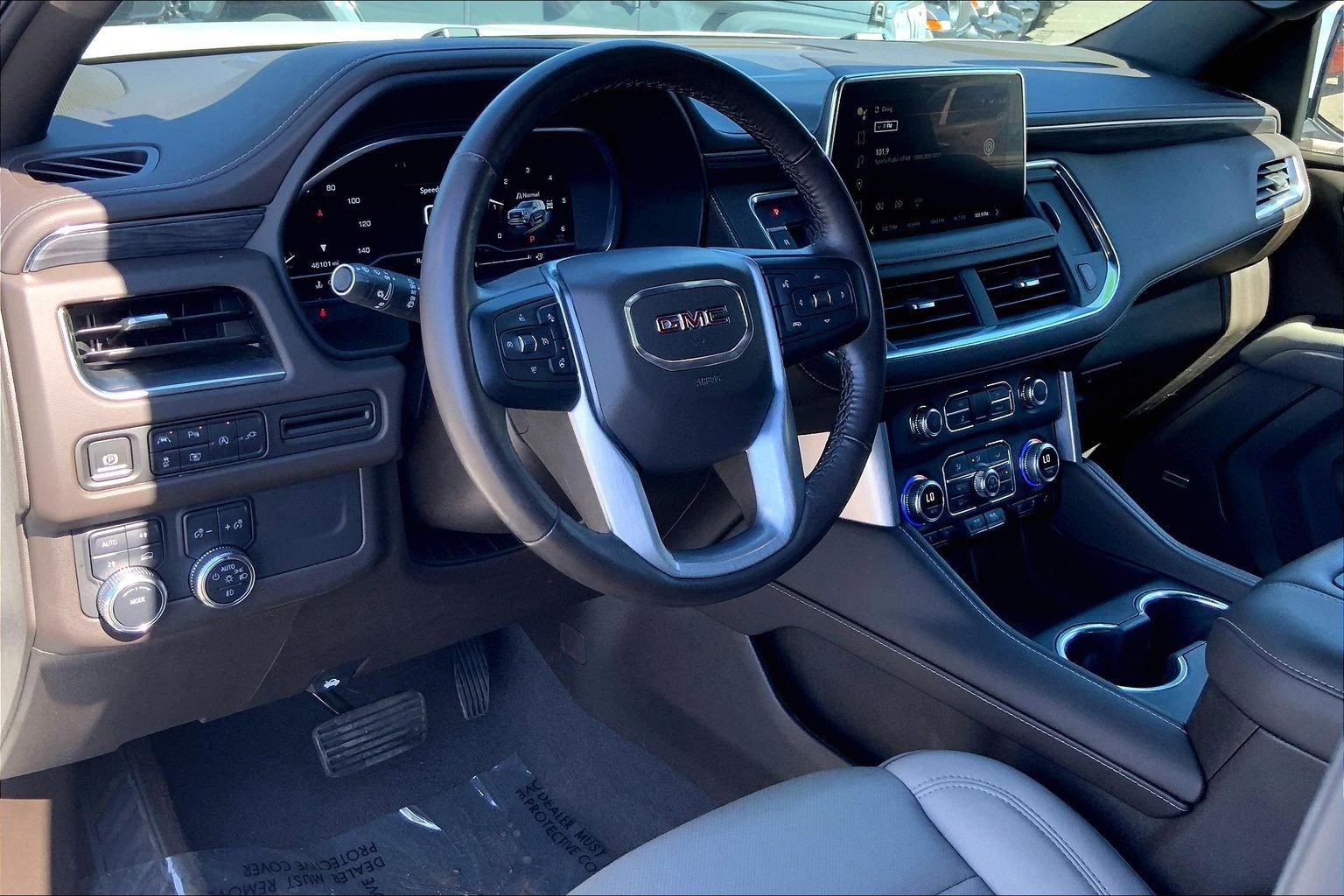 Used 2022 GMC Yukon SLT w/ SLT Premium Package image 17