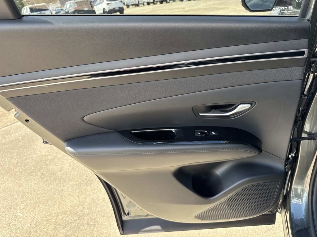 Used 2023 Hyundai Tucson Limited image 29