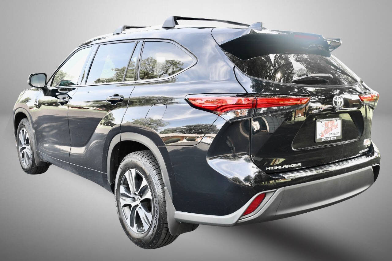 Used 2022 Toyota Highlander XLE AWD/4WD image 5