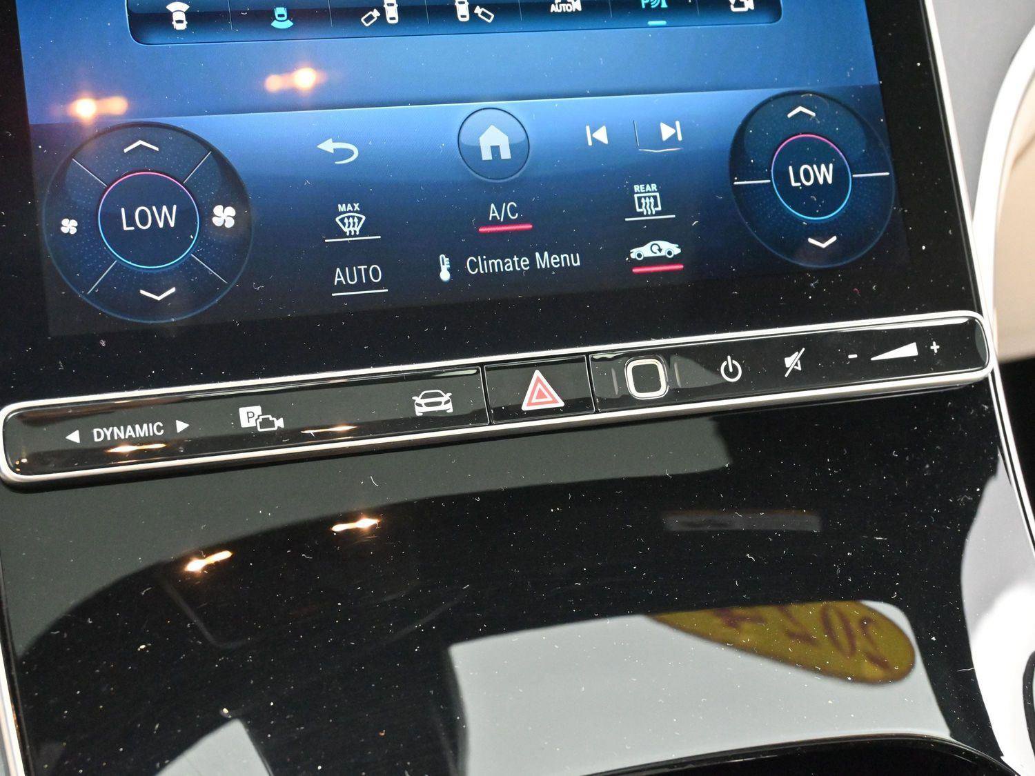 Used 2024 Mercedes-Benz GLC 300 4MATIC image 23