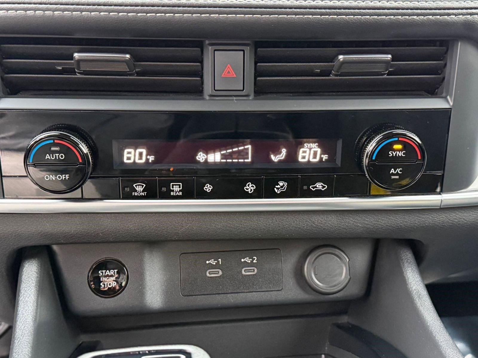 Used 2024 Nissan Rogue SV image 28