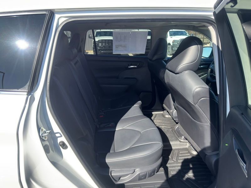 Used 2021 Toyota Highlander XLE image 34