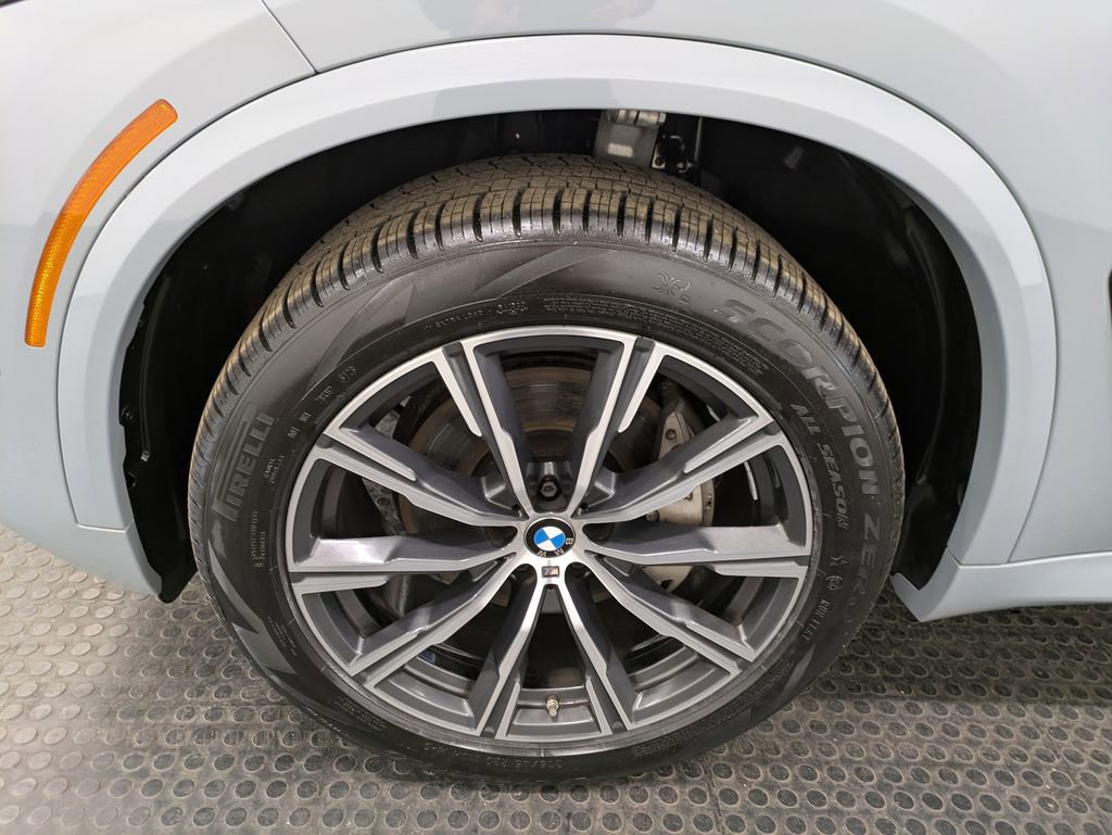 Used 2024 BMW X5 xDrive40i w/ M Sport Package AWD/4WD image 7