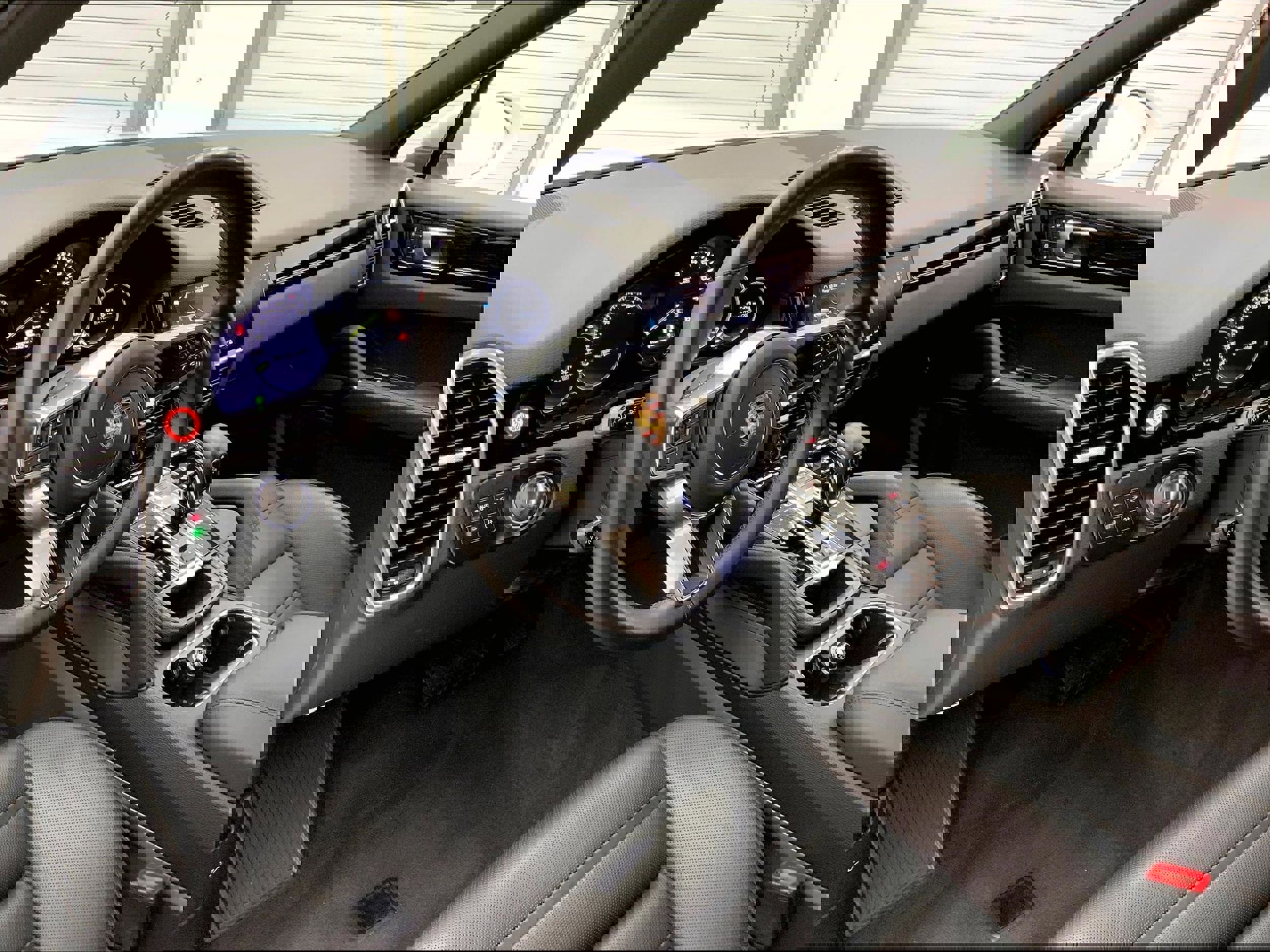 Used 2022 Porsche Cayenne E-Hybrid image 4