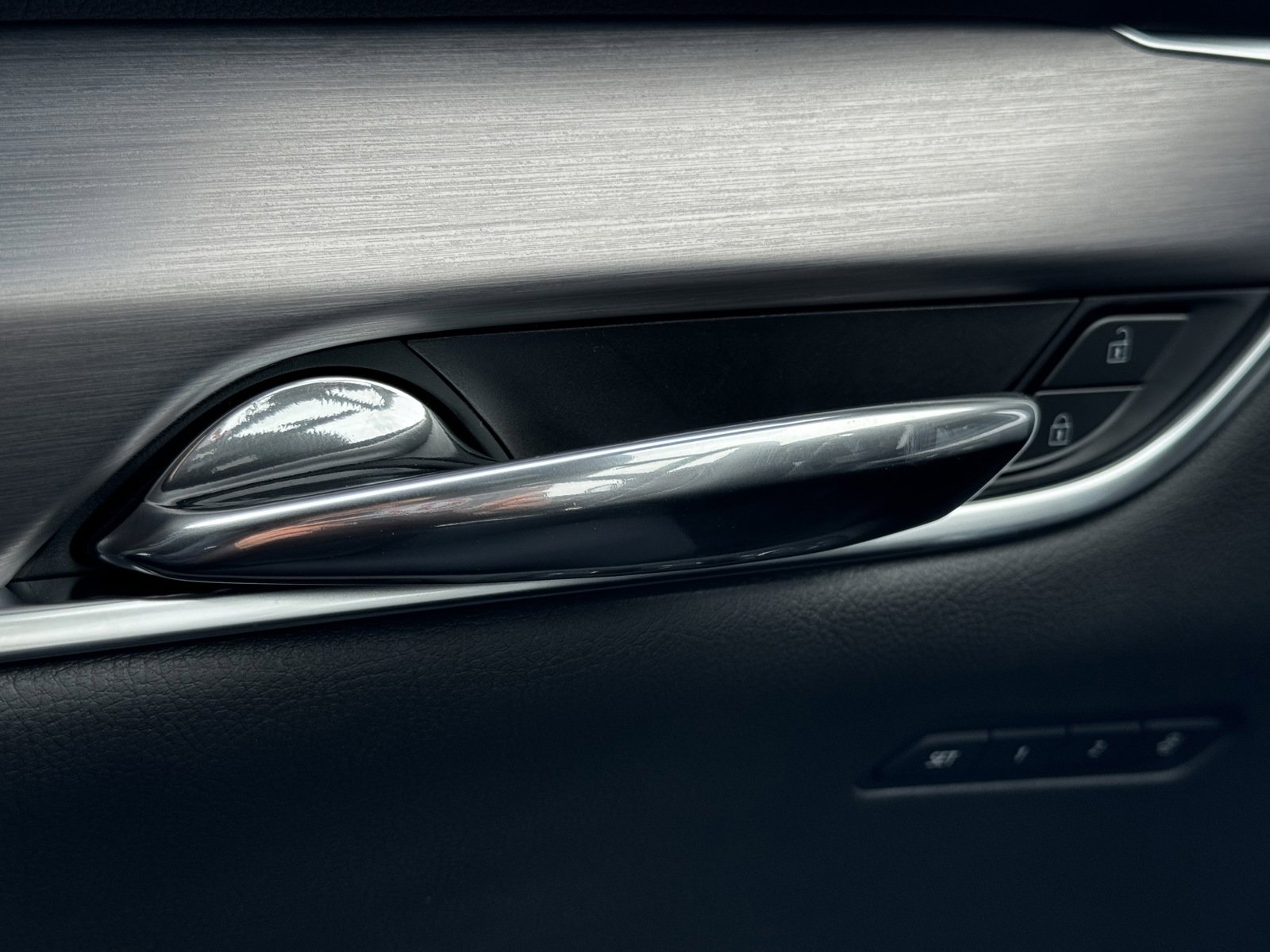 New 2025 Cadillac XT6 Luxury image 28