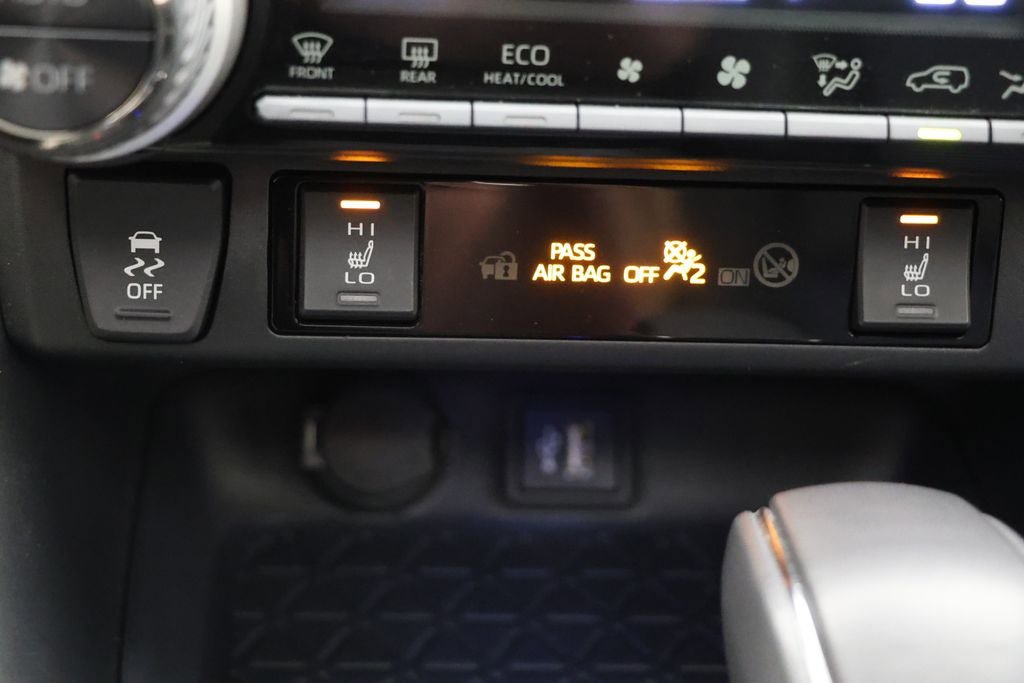 Used 2025 Toyota RAV4 XSE w/ Weather Package AWD/4WD image 23