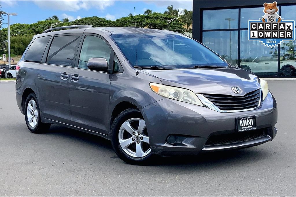 Used 2014 Toyota Sienna LE FWD image 1