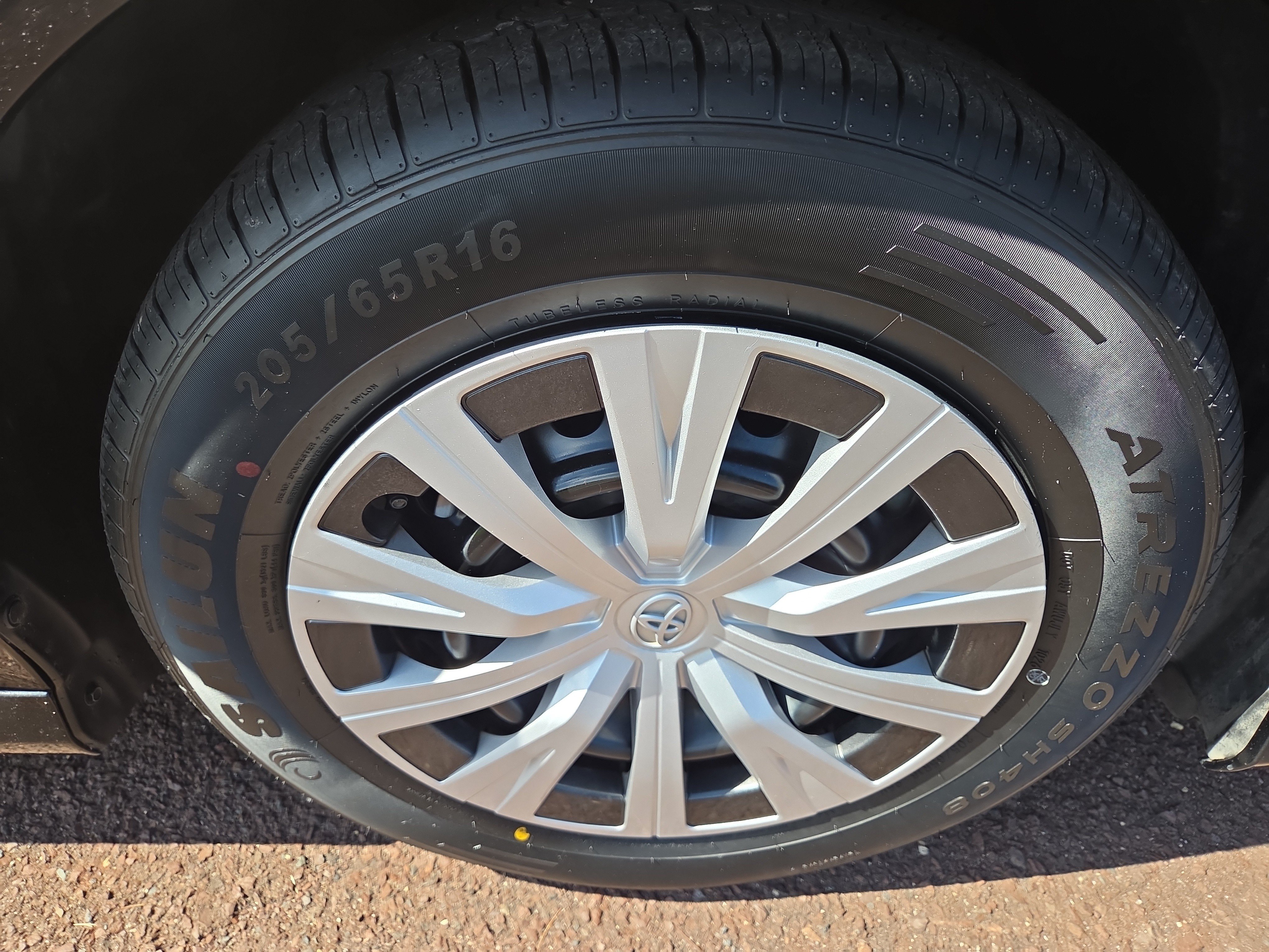 Used 2020 Toyota Camry LE FWD image 9