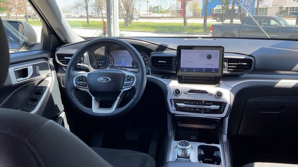 Used 2024 Ford Explorer XLT image 21