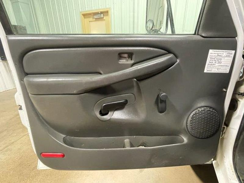 Used 2005 Chevrolet Silverado 3500 2WD Regular Cab w/ Heavy-Duty Power Package image 11