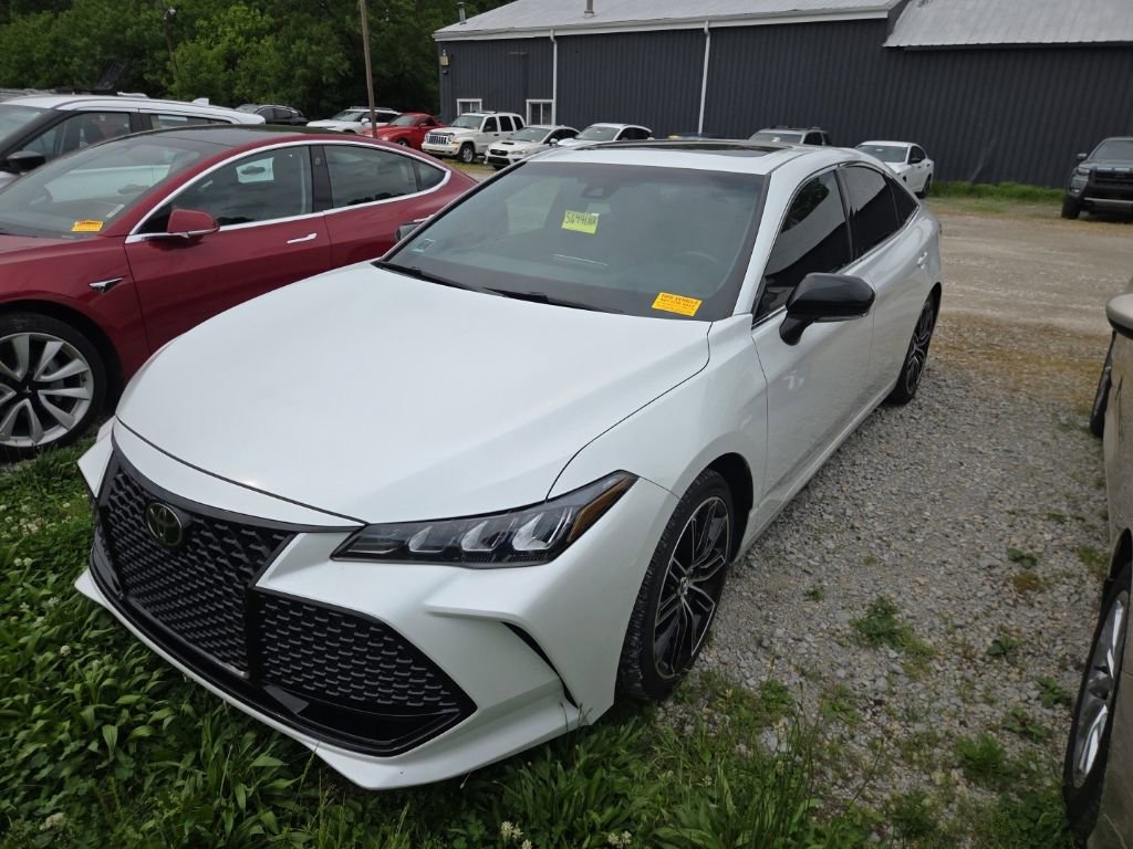Used 2019 Toyota Avalon XSE w/ All Weather Liner Package FWD image 3