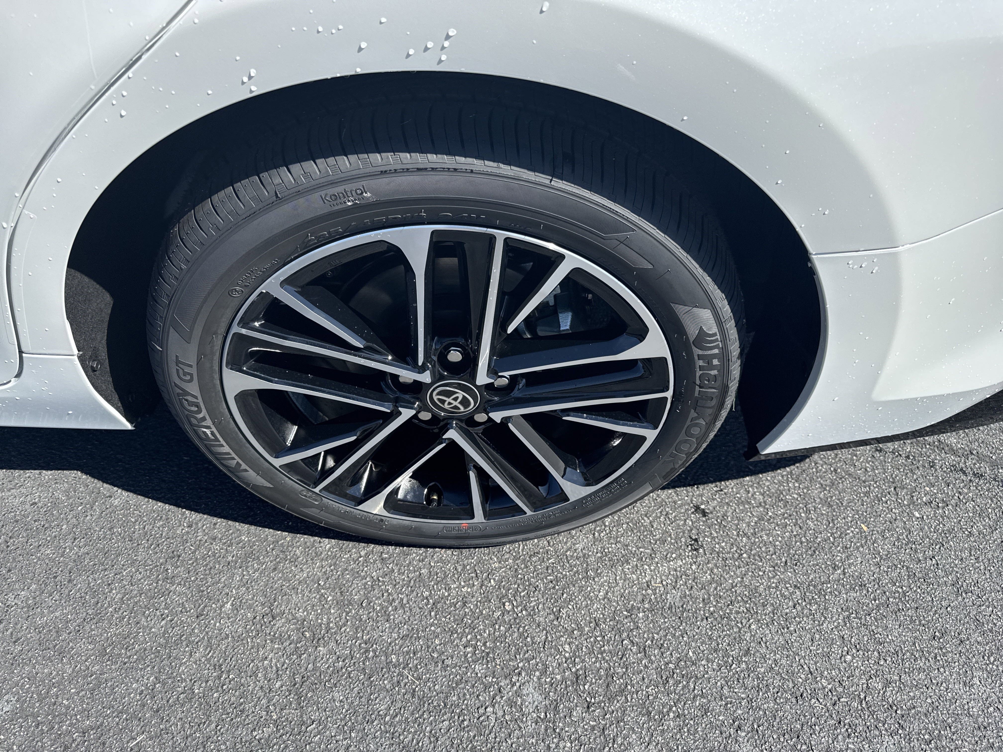 Used 2025 Toyota Camry XLE FWD image 12