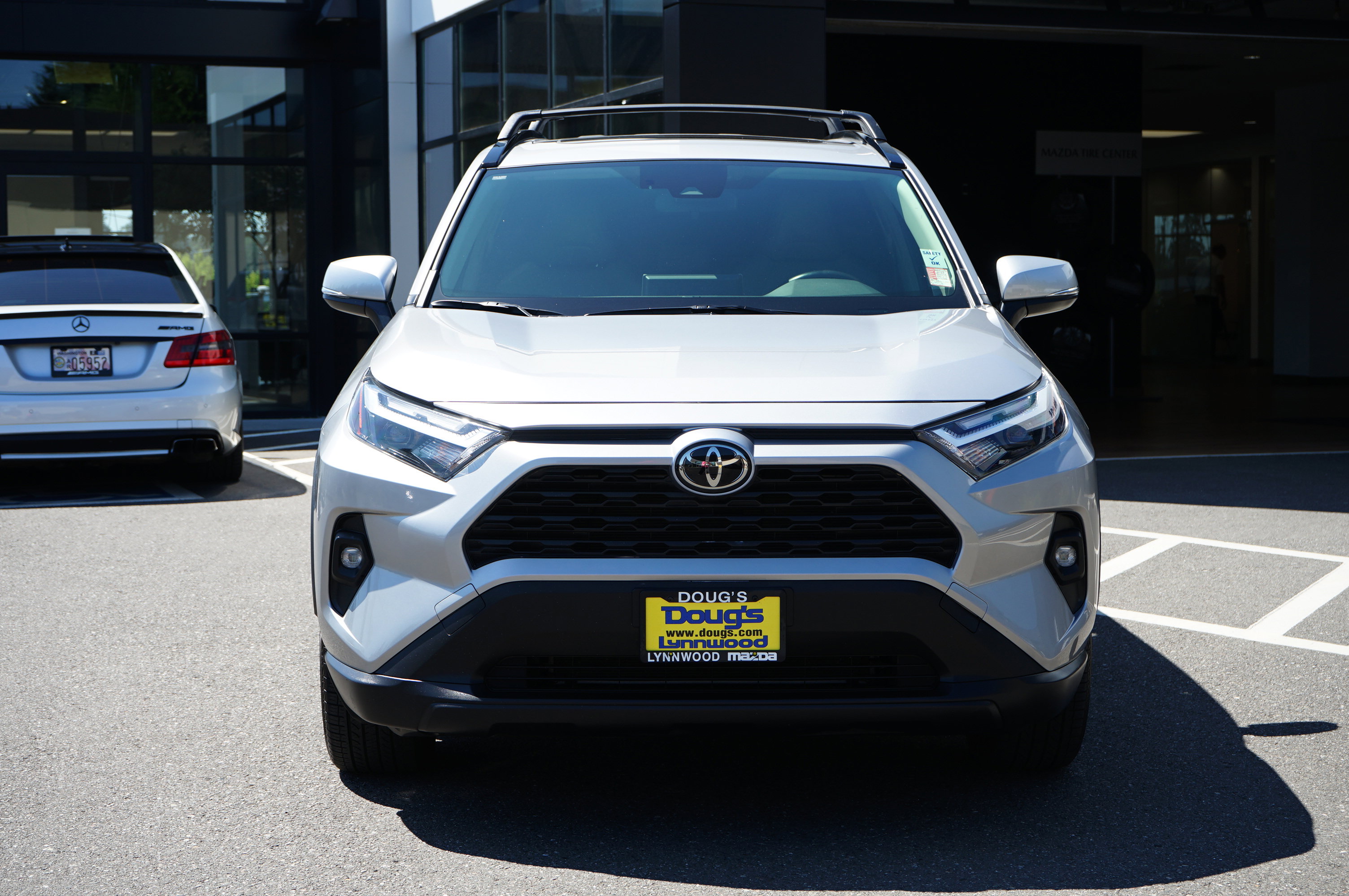 Used 2023 Toyota RAV4 XLE Premium image 8
