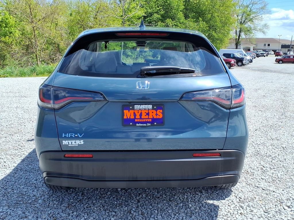 Used 2025 Honda HR-V LX image 9
