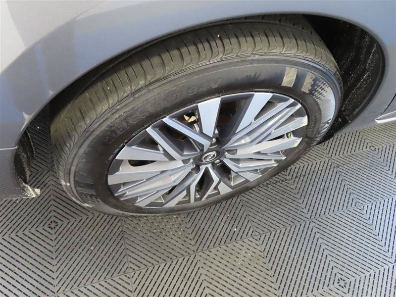 Used 2025 Nissan Altima 2.5 SV FWD image 8