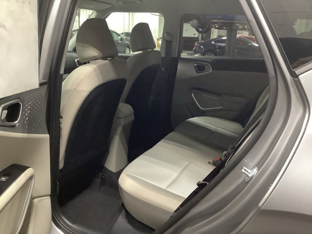 Certified 2025 Kia Soul LX w/ LX Technology Package image 14