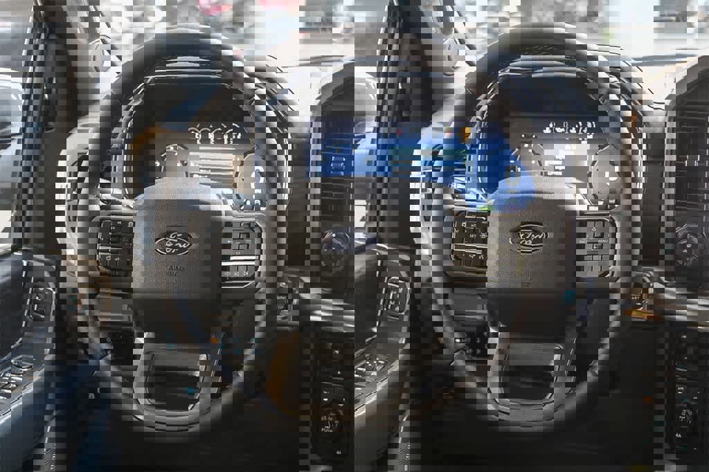 New 2025 Ford F150 Lariat w/ Equipment Group 501A Mid image 16