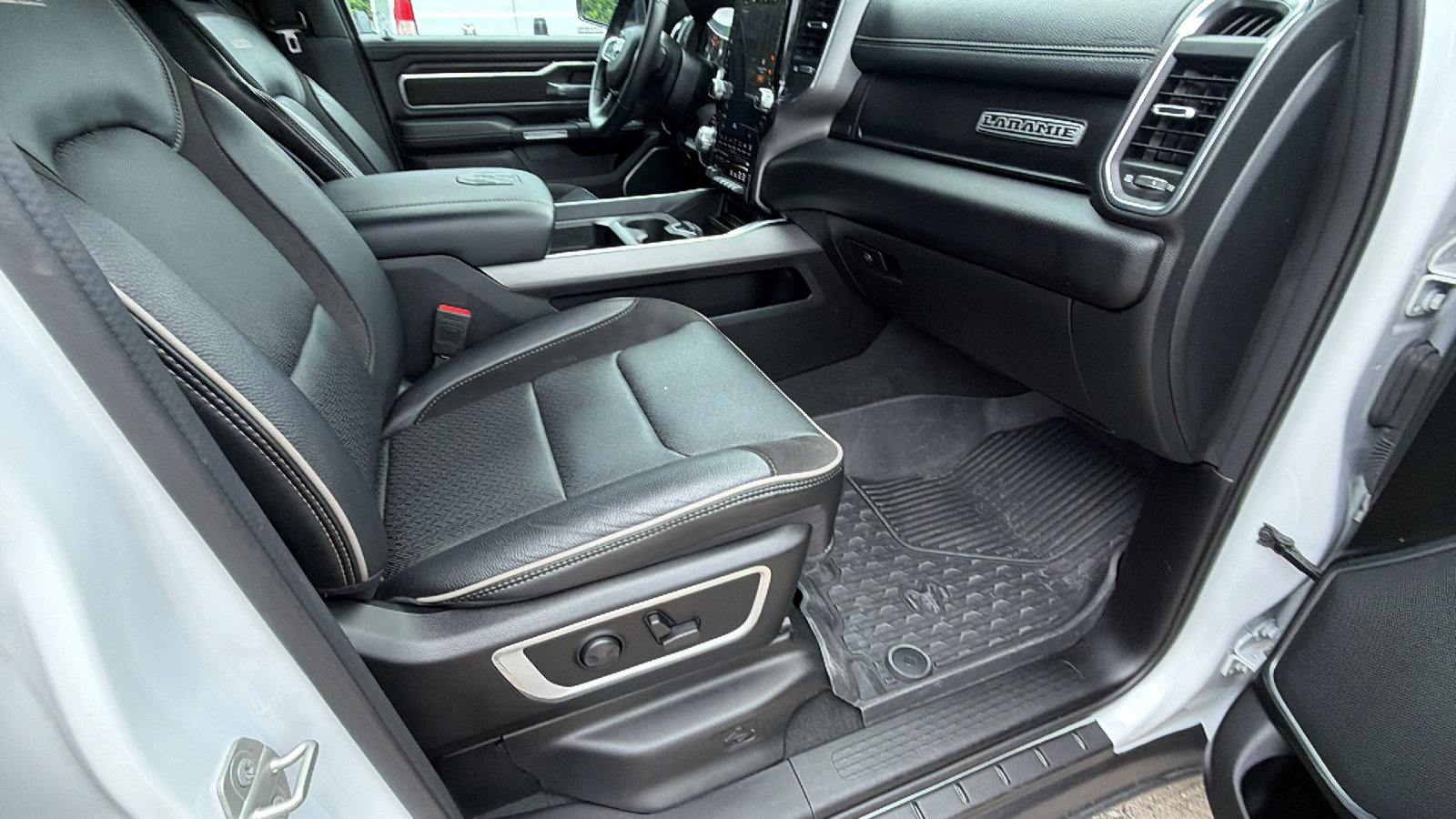 Used 2024 RAM 1500 Laramie AWD/4WD image 20