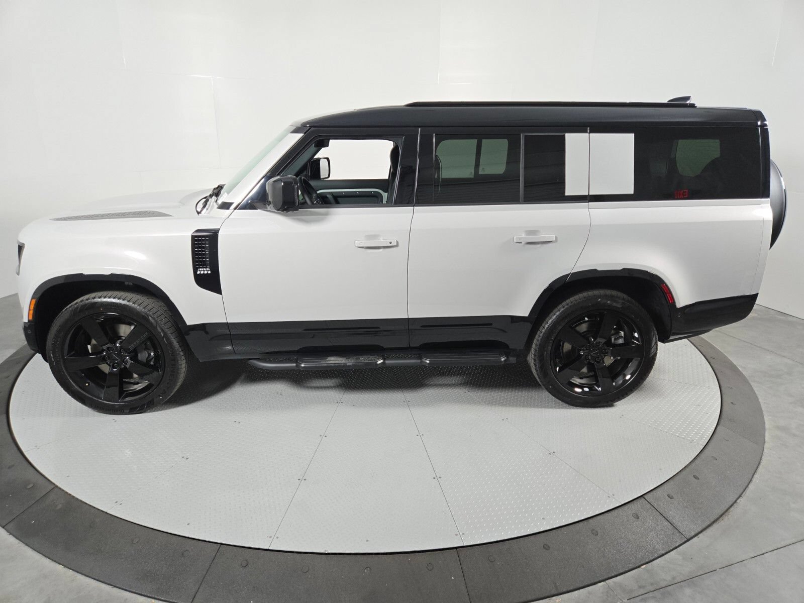 New 2026 Land Rover Defender 130 X-Dynamic SE AWD/4WD image 37