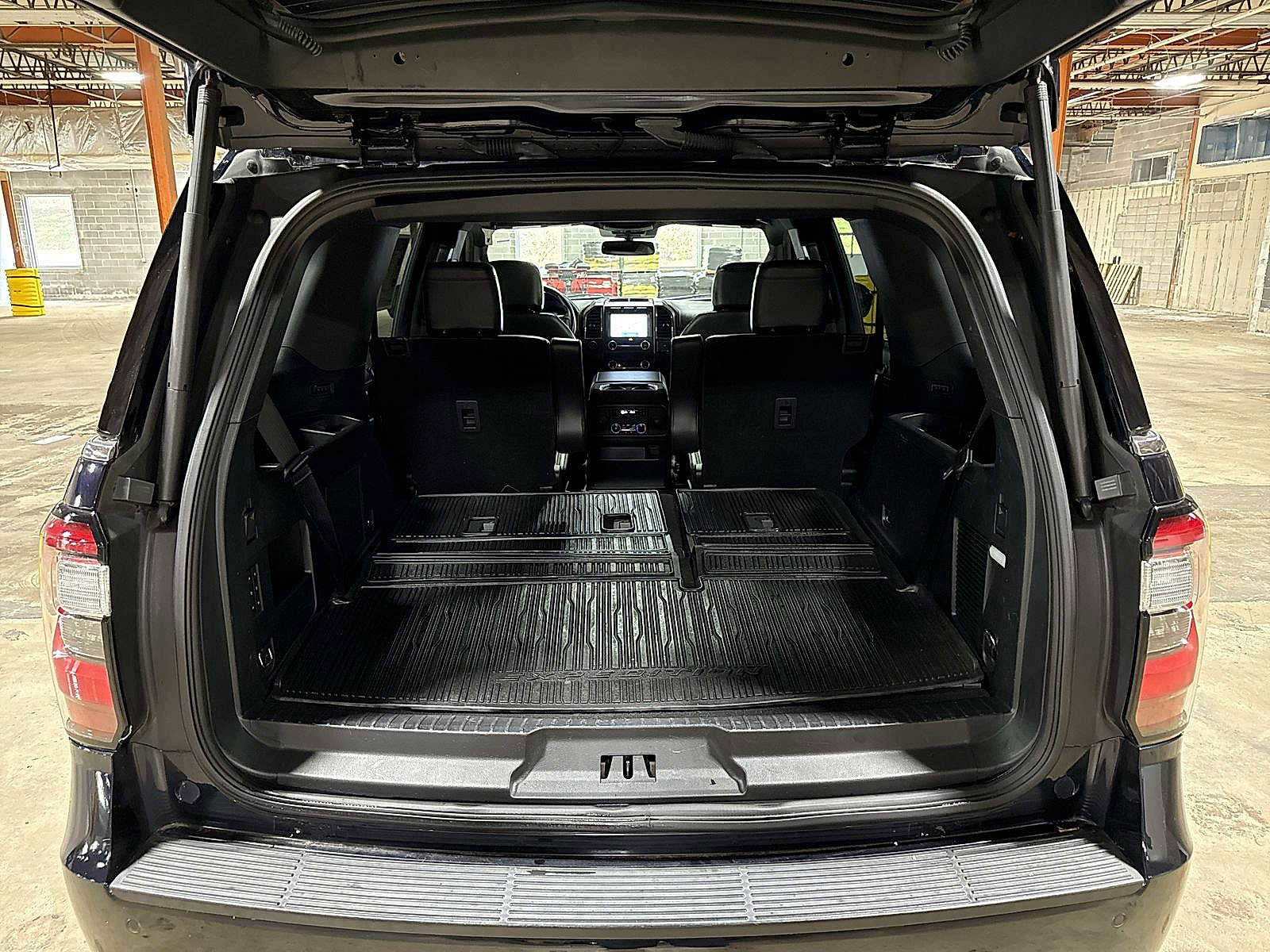 Used 2021 Ford Expedition Limited image 11