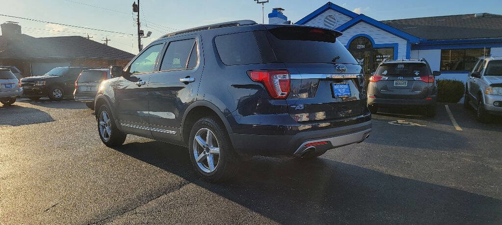 Used 2017 Ford Explorer XLT AWD/4WD image 6