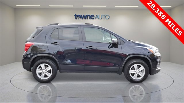 Used 2022 Chevrolet Trax LT w/ LT Convenience Package image 7